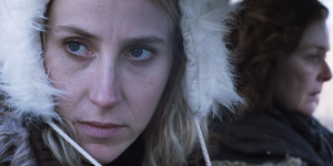 Mareike Beykirch, Lina Wendel (v.l.n.r.) in "Schlamassel" (2023)