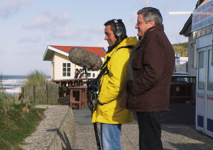 Stefan Ravasz, Franz X. Gernstl (v.l.n.r.) auf der Insel Sylt, 2007 ("Gernstls Reisen - Auf der Suche nach irgendwas", 2023)