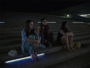 Beritan Balci, Bayan Layla, Cansu Leyan (v.l.n.r.) in "Elaha" (2023)