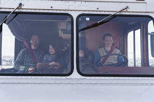 Tom Schilling, Pola Friedrichs, Karoline Herfurth, Piet Levi Busch (v.l.n.r.) in "Eine Million Minuten" (2024)