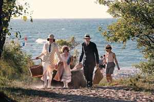 Daniela Golpashin, Mira Griesbaum, Sabin Tambrea, Lionel Hesse (vorne v.l.n.r.) in "Die Herrlichkeit des Lebens" (2024)