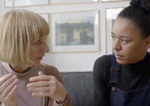 Helen Wendt (rechts) in "Independence" (2023)