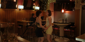 Franziska von Harsdorf, Julia Windischbauer (v.l.n.r.) in "Das Zittern der Aale" (2023)