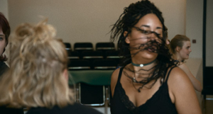Paula Julie Pitsch (vorne rechts) in "Die Schule der Frauen" (2024)
