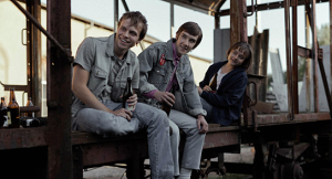 Willi Geitmann, Jannis Veihelmann, Lena Urzendowsky (v.l.n.r.) in "Jenseits der blauen Grenze" (2023)
