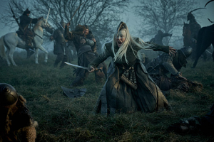 Maria Erwolter (Mitte) in "Hagen - Im Tal der Nibelungen" (2024)