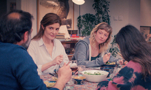 Chiara Mastroianni (2.v.l.), Josefa Heinsius (2.v.r.), Lilith Grasmug (rechts) in "Tandem - In welcher Sprache träumst du?" (2024)