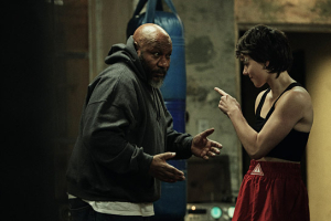 Ving Rhames, Luise Großmann (v.l.n.r.) in "Uppercut" (2023)