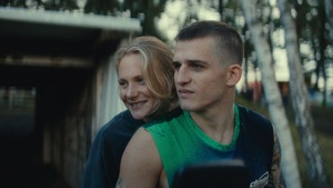 Ladina von Frisching, Giulio Brizzi (v.l.n.r.) in "Ungeduld des Herzens" (2024)