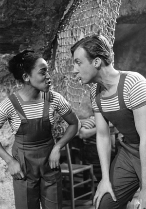 Marie Nejar, Peter Alexander (v.l.n.r.) in "Die süßesten Früchte" (1954)