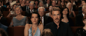 Rina Juniku, Albrecht Schuch (vorne v.l.n.r.) in "Pfau - Bin ich echt?" (2024)