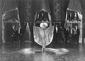Anita Berber (vorne) in "Irrlichter der Tiefe" (1923)