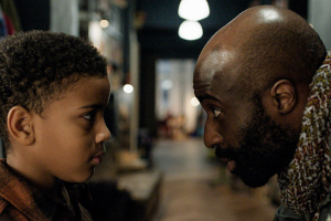 Elyas Eldridge, Toby Onwumere (v.l.n.r.) in "Das Licht" (2025)