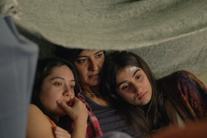 Pascale Kann, Rakhee Thakrar, Mia Tharia (v.l.n.r.) in "September & July" (2024)