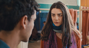 Adam Bessa, Hala Rajab (v.l.n.r.) in "Die Schattenjäger" (2024)