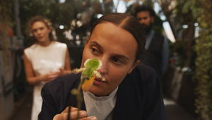 Elizabeth Olsen, Alicia Vikander, Himesh Patel (v.l.n.r.) in "The Assessment" (2024)