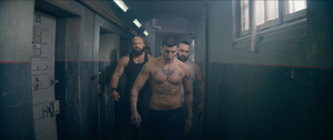 Amir Israil Aschenberg (vorne) in "Haps - Crime Doesn't Pay" (2025)