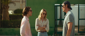 Jack Farthing, Stacy Martin, Sam Riley (v.l.n.r.) in "Islands" (2025)