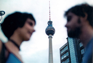 Marie Zielcke, Baki Davrak (v.l.n.r.) in "Planet Alex" (2001)