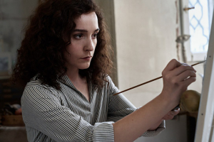 Olivia Vinall in "Leonora im Morgenlicht" (2025)