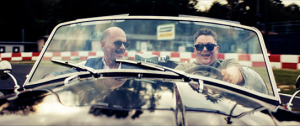 Christoph Maria Herbst, Nico Randel (v.l.n.r.) in "Ganzer halber Bruder" (2025)