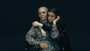 Maryam Bobani, Ghazal Shojaei (v.l.n.r.) in "The Witness" (2024)