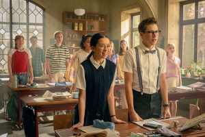 Emilia Maier (links), Leonard Conrads (3.v.l.), Purnima Grätz, Thilo Fridolin Matthes (vorne v.l.n.r.), Emilia Pieske (rechts) in "Die Schule der magischen Tiere 4" (2025)