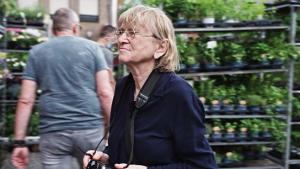 Ingrid Bahß (vorne) in "Anna & Oma" (2025)