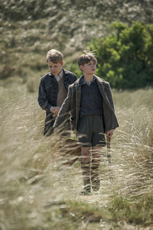 Jasper Billerbeck, Kian Köppke (v.l.n.r.) in "Amrum" (2025)