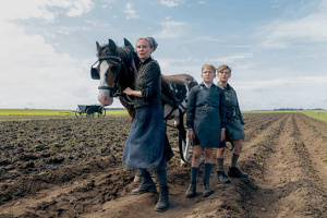 Diane Kruger, Jasper Billerbeck, Kian Köppke (v.l.n.r.) in "Amrum" (2025)