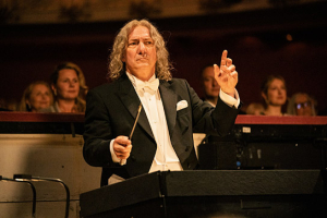 Robert Palfrader (vorne) in "Pumuckl und das große Missverständnis" (2025)