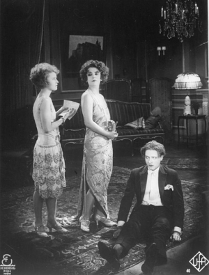 Lilian Harvey, Ruth Weyher, Willy Fritsch (v.l.n.r.) in "Die keusche Susanne" (1926)