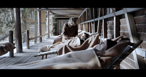 Birgit Unterweger (Mitte), Rafael Stachowiak (vorne) in "Formen moderner Erschöpfung" (2024)