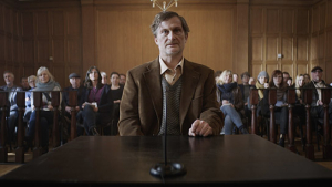 Jörn Hentschel (vorne) in "Ohne Wahrheit" (2024)