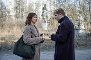 Milena Dreissig, László Branko Breiding (v.l.n.r.) in "Stromberg - Wieder alles wie immer" (2025)