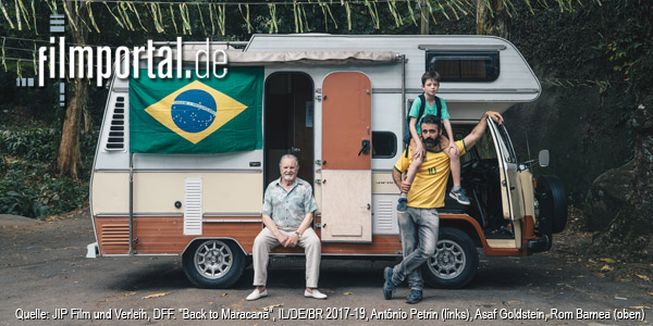 Antônio Petrin (links), Asaf Goldstein, Rom Barnea (oben) in "Back to Maracanã" (2019); Quelle: JIP Film und Verleih, DFF