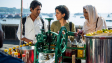 Nawazuddin Siddiqui, Sanya Malhotra, Farrukh Jaffar (v.l.n.r.) in "Photograph" (2018); Quelle: NFP marketing & distribution*, DFF, Foto: Joe D’Souza, © Courtesy of Amazon Studios