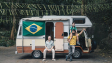 Antônio Petrin (links), Rom Barnea (oben), Asaf Goldstein (stehend) in "Back to Maracanã" (2019); Quelle: JIP Film und Verleih, DFF