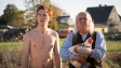 Johannes Kienast, Christian Grashoff (v.l.n.r.) in "Axel, der Held" (2017); Quelle: W-Film, DFF, © W-film, ostlicht filmproduktion, Foto: Georges Pauly