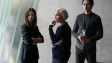 Paula Beer, Elisabet Johannesdottir, Noah Saavedra (v.l.n.r.) in "Bad Banks" [Staffel 2, Episode 3] (2020);