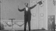 Screenshot mit Julius Neubronner aus "Julius Neubronner zaubert" (1904); Quelle: DFF