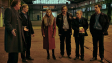 Bernd Hölscher, Roman Schomburg, Sophia Thomalla, Karsten Antonio Mielke, Jakob Schmidt, Malte Thomsen (v.l.n.r.) in "Wir können nicht anders" (2020); Quelle: Netflix, DFF