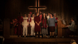 Jonas Toygar (2.v.l.), Hildegard Schroedter (3.v.l.), Janis Toygar (5.v.l.), Peter Trabner (7.v.l.), Christina Große (rechts) in "Mission Ulja Funk" (2021); Quelle: farbfilm verleih, DFF, © Ricardo Vaz Palma, In Good Company