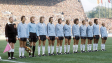 Die Nationalelf 1975 beim Spiel gegen Griechenland mit Erwin Kostedde (2.v.r.) ("Schwarze Adler", 2021); Quelle: BROADVIEW Pictures, DFF, © BROADVIEW Pictures, IMAGO Sven Simon