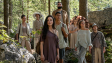 Emily Cox, Sebastian Schneider, Tijan Marei, Emilio Sakraya, José Barros, Charlotte Krause, Emma Tiger Schweiger, Anselm Bresgott (v.l.n.r.) in "Die Rettung der uns bekannten Welt" (2021); Quelle: Warner Bros. Pictures Germany, DFF, © Barefoot Films, Warner Bros. Filmproduktion