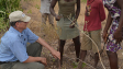 Tony Rinaudo (links) in "Der Waldmacher" (2021), Quelle: Weltkino Filmverleih, DFF, © World Vision