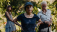 Charlbi Dean, Dolly De Leon, Vicki Berlin (v.l.n.r.) in "Triangle of Sadness" (2022)