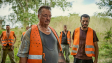 Peter Kurth, Adel Bencherif (vorne v.l.n.r.) in "Die stillen Trabanten" (2022)