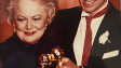 Jan Niklas mit Olivia de Havilland bei der Verleihung der Golden Globes 1987