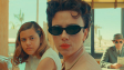 Grace Edwards, Scarlett Johansson, Damien Bonnard (v.l.n.r.) in "Asteroid City" (2023)
